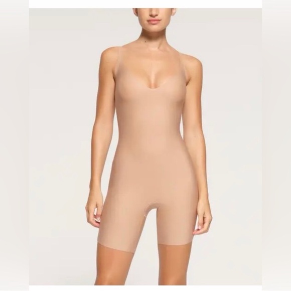Skims Body Unlined Plunge Mid Thigh Bodysuit Size XS Onyx BD-ONS-7121W (B#3)
